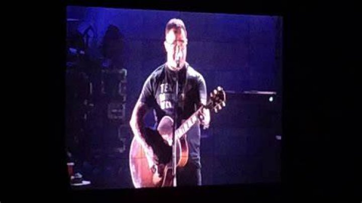Aaron Lewis random covers She Talks to Angels, Jesse’s Girl, I Remember You covers LIVE - aaron lewis cover songs youtube