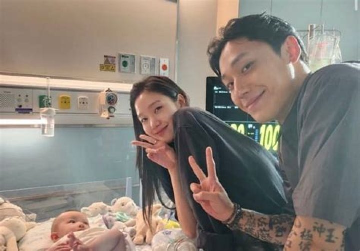 Kim Go Eun x Lee Do Hyun raise curiosity with pictures of them together while shoting their new movie.