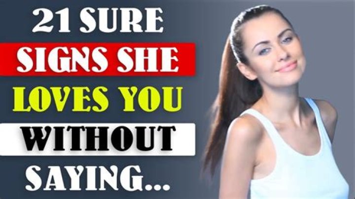Signs she loves you without saying Signs she loves you without saying