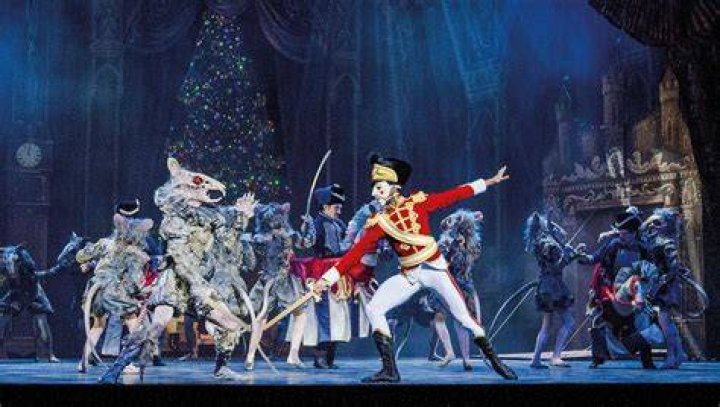 THE NUTCRACKER / Dance Of The Sugar Plum Fairy (TRAP REMIX) - Classical Trap