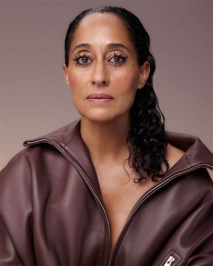 Tracee Ellis Ross's eye twitched during the 42nd AMAs