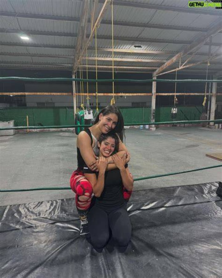Valentina Feroz height